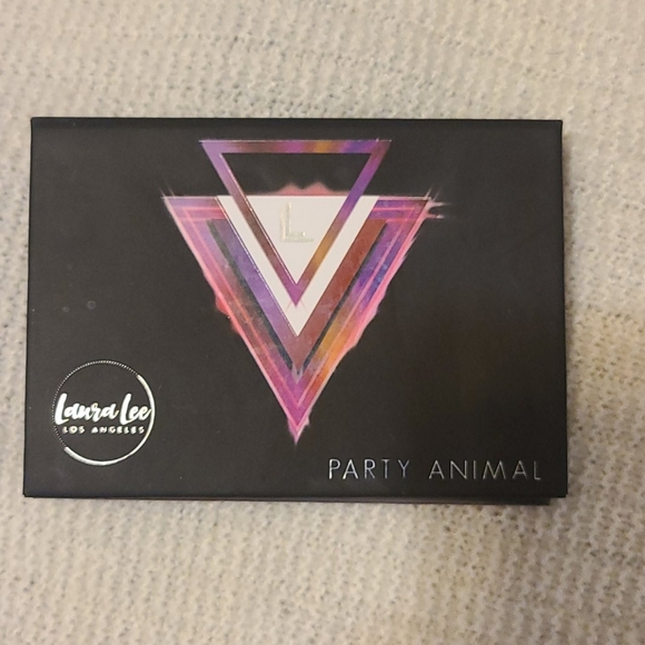 Laura Lewis eyeshadow - Picture 2 of 2